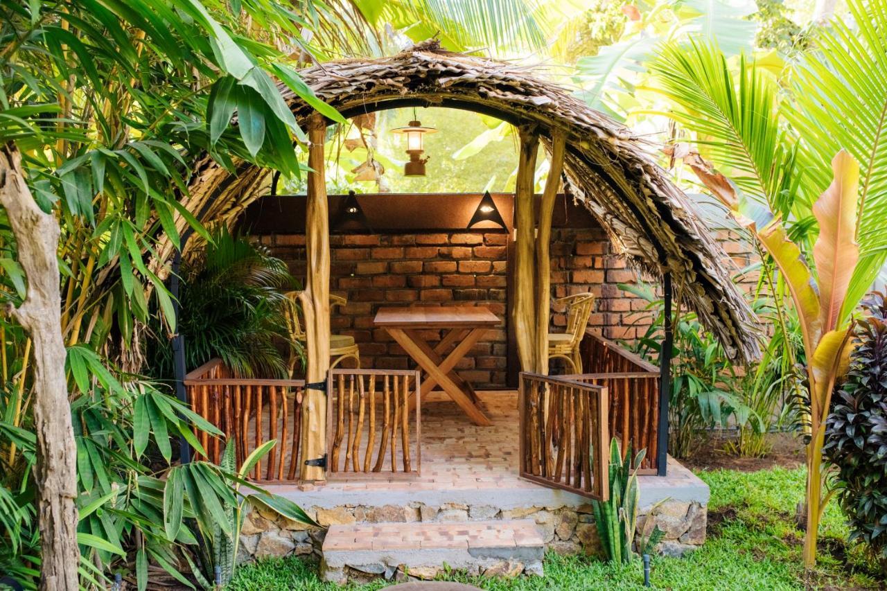 Igabara Hobbit House Hotel Tangalle Bagian luar foto
